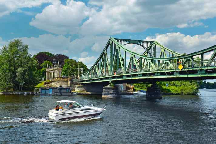 Die Glienicker Brücke in Potsdam war Schauplatz spektakulärer Austausche von Agenten beider Militärblöcke