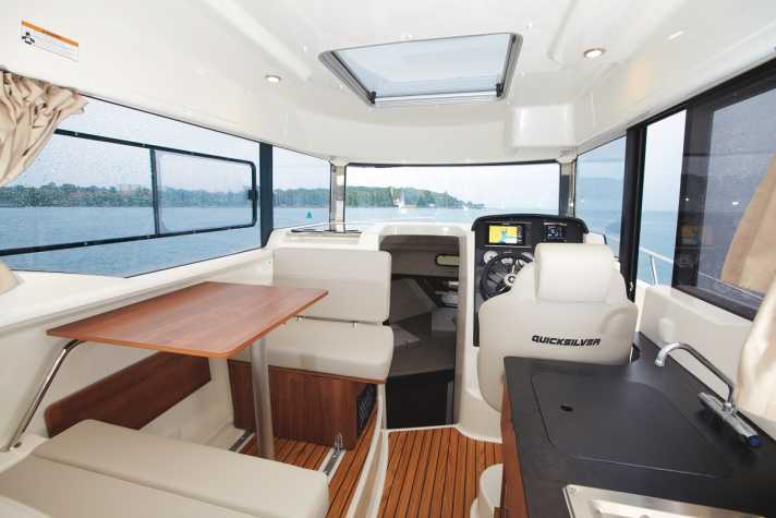 Quicksilver Pilothouse 905 | 05