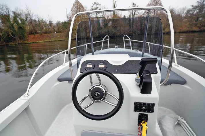 The helm station of the Capelli Freedom 18