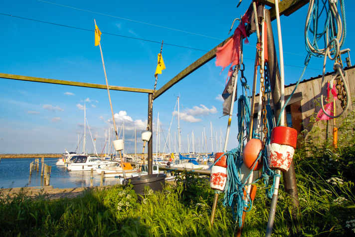 The marina is equipped with jetties and pile boxes