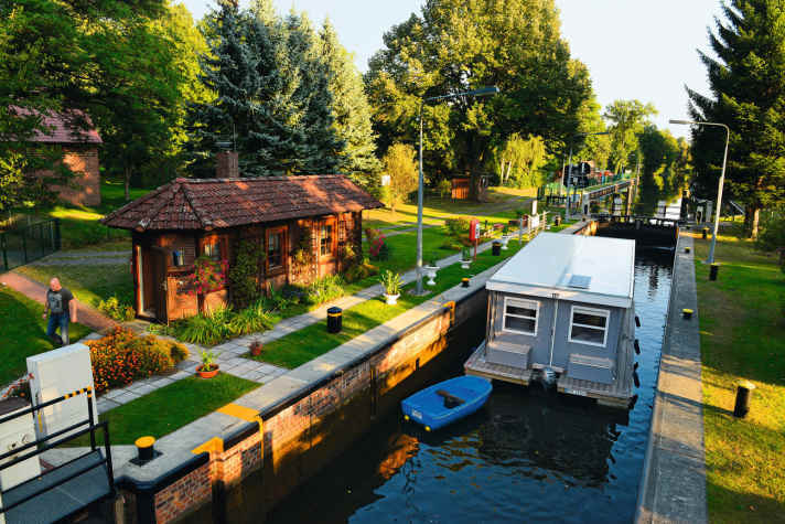   Dahme-Wasserstraße und Starkower Gewässer mit dem Bungalow-Boot