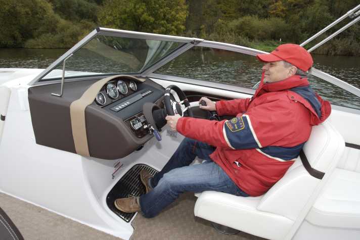 Boat test Cobalt A25 on the Main