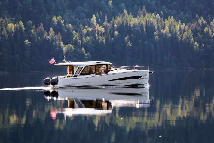 On the long stretches of sea, it's also nice to let the boat run on autopilot and enjoy the picturesque scenery