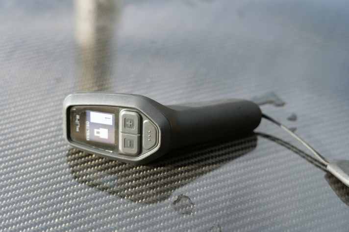 The speed is regulated with the Bluetooth remote control