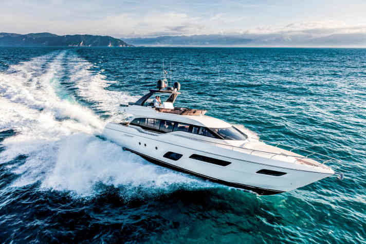 Ferretti 700 | 00