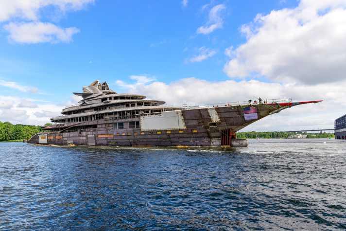 Exterior: Die klassischen Nuvolari Lenard-Linien ergänzen ein extravaganter Mast und ein filigraner Bugspriet. | t.
