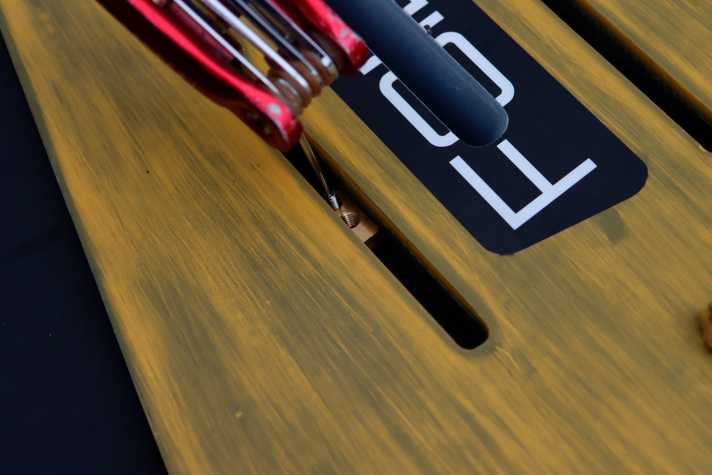 Über einen kleinen Inbus-Stift werden die Plättchen in der Wunschposition fixiert