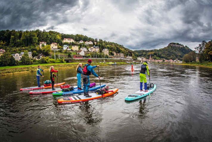 Da die Elbe ganzjährig nie komfortable Badetemperaturen erreicht, ist wärmende Schutzkleidung immer angeraten. Wir waren über unsere Trockenanzüge im kühlen Herbst jedenfalls mehr als froh.