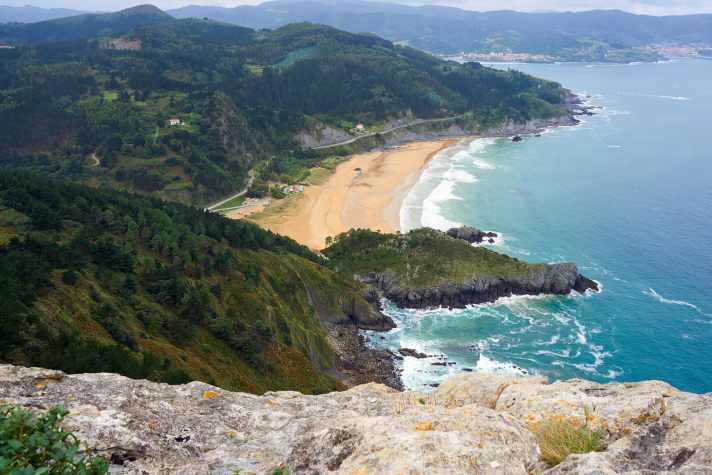 Alternative to the cult spot Mundaka: Laga