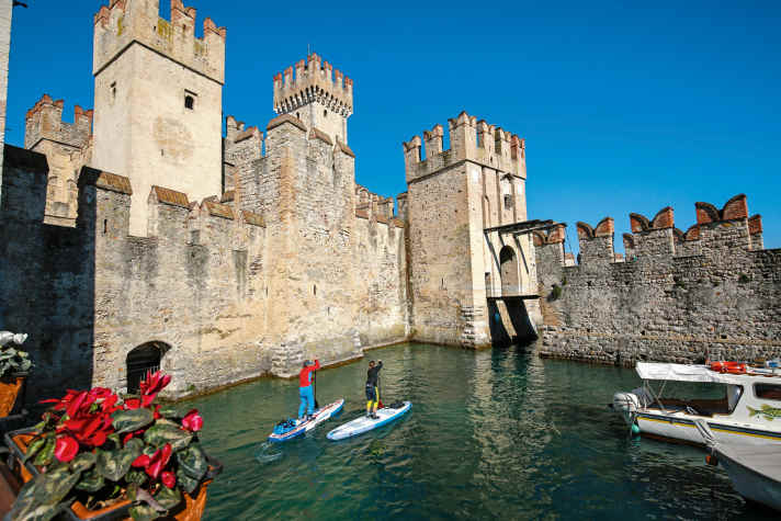 Anfang März hatte der kurze Wintereinbruch in Deutschland unseren Test nach Sirmione am südlichen Gardasee vertrieben.