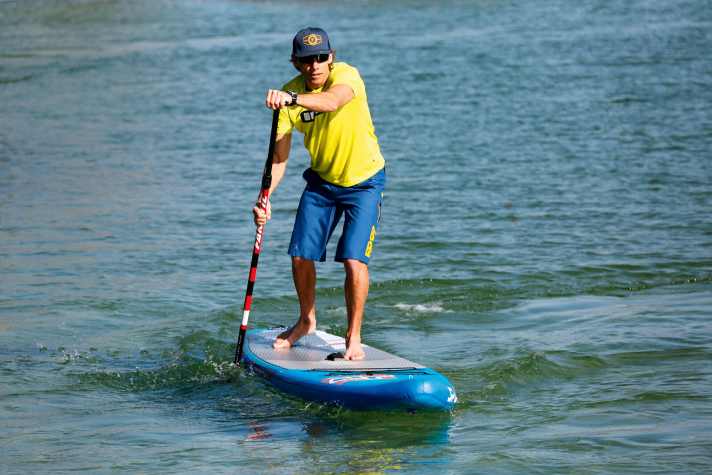 Für leichtere Paddler sind vor allem schmalere Bretter interessant: Schmaler, dünner, leichter sind die Kriterien.