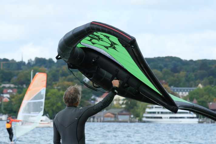 Sobald der Wind den Wing trägt, wird es spielerisch.