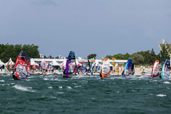 Starkes Feld und starker Wind beim Racer of the Sea