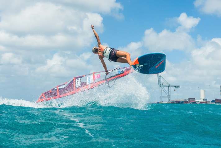 Oda Johanne masters rRicks like one-handed burners in her sleep