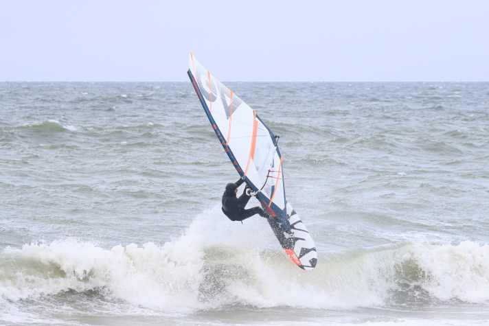 surf/05-sequenz-aerial-marius_164472b311f7d74152e2d5547f9ea3f2