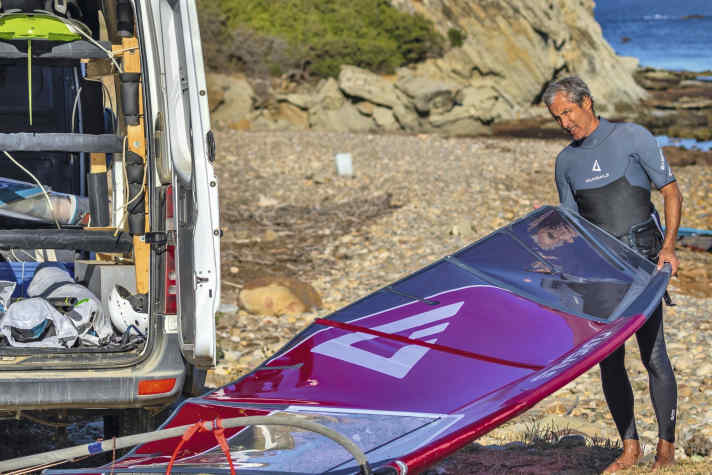 Wie viele Segel GunSails-Cheftester Philippe Vigneron in seinem Leben auf- und abgebaut hat, ist unmöglich in eine Zahl zu fassen.