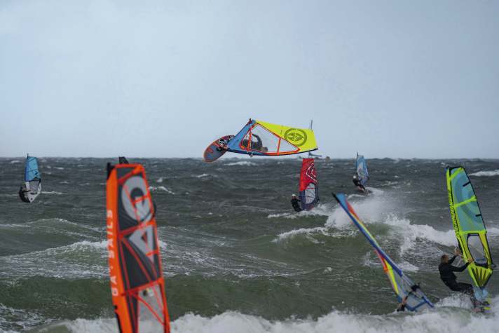 Da kam Norddeutschland im August bei Sommersturm Zacharias noch glimpflich davon, zur Freude der Windsurfer 
in Dazendorf.