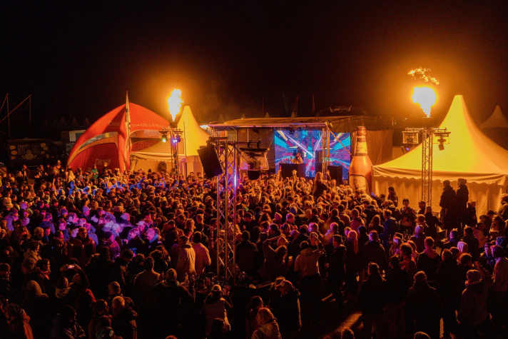 Lina's performances as a DJ at the surf festival have already achieved cult status.