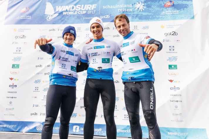 Drei Generationen auf dem Freestyle-Podium: Yentel Caers, Lennart Neubauer und Steven van Broeckhoven (v. l. n. r.).