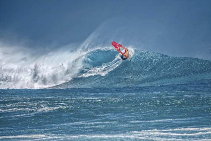 2022 erwischen Jason und ein paar andere Top-Surfer einen unvergleichlichen Tag in La Perouse