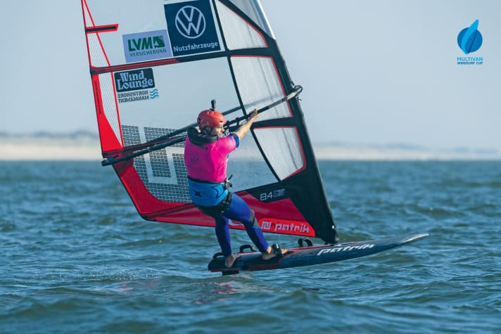 n the Multivan Windsurf Cup, Michele Becker is currently dominating the field. He already celebrated overall victory in the DWC in 2022.