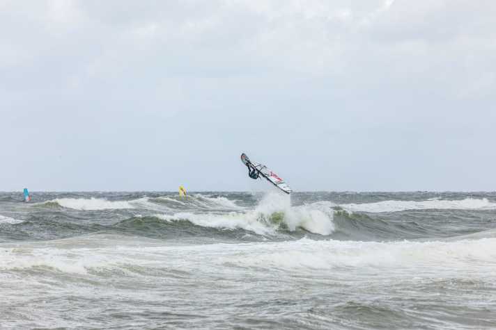 Powerful wave in Wenningstedt