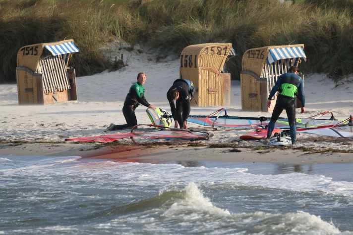 Test an der Ostsee: Immer wieder an Land, um die Boards zu tauschen