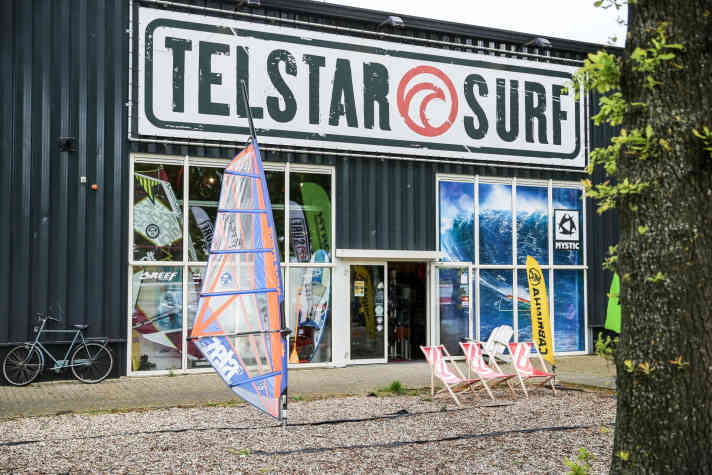 Land of milk and honey and last resort in case of equipment breakage: Telstar in Strand Horst is the largest surf shop in the Netherlands