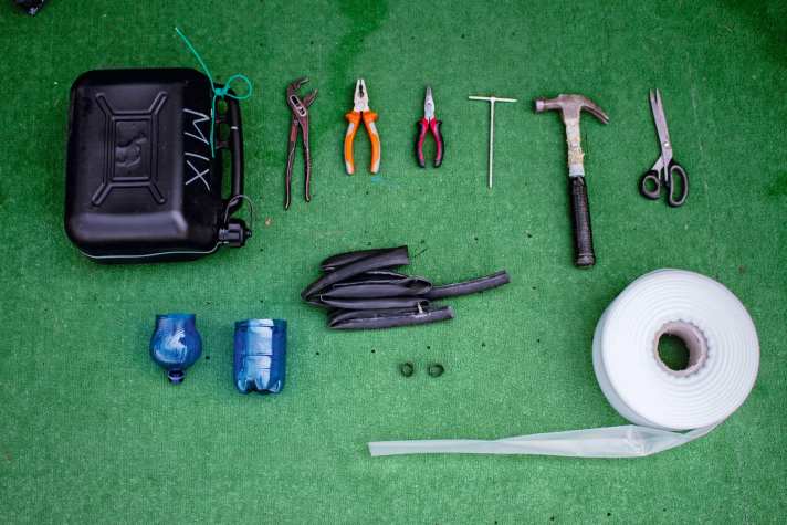 Benötigtes Reparaturmaterial bereitlegen