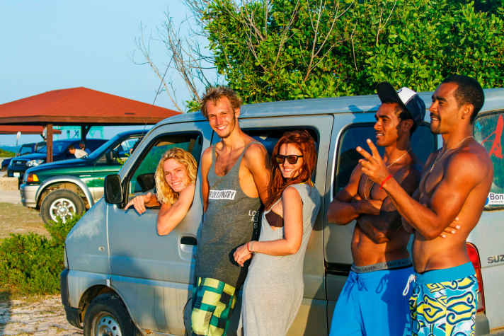 Profi-Chill-out: Youp, Adrian, Tonkys Freundin Sarah, Taty und Tonky.