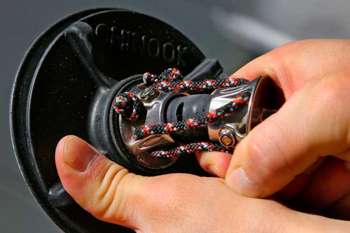 Image no. 1: Inspect the power joint thoroughly, a crack can be life-threatening!