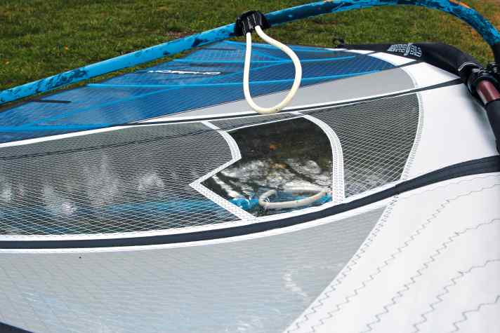 Morpho Sails mit flachem Profil und einem Fenster aus PVC