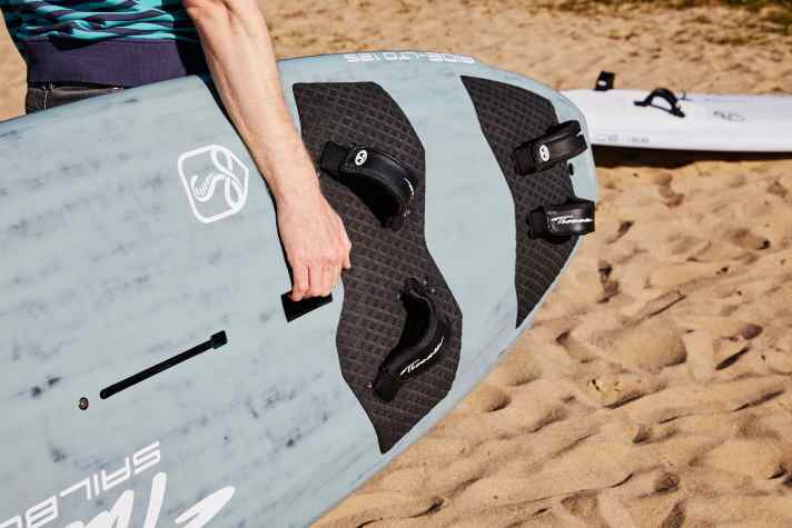 The built-in carrying handle on the Glide and Ride models is worth its weight in gold and can be closed with a foam stopper