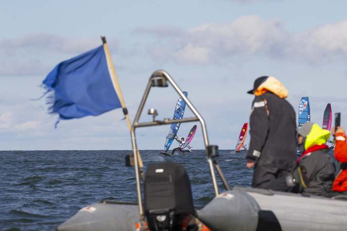 Zielboot bei einem Foil-Heat vor Sylt