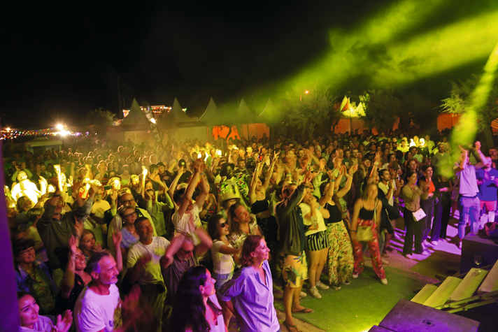 Parties are part of the Défi. You can also meet many worldcuppers here, who you usually only get to see from behind on the water.