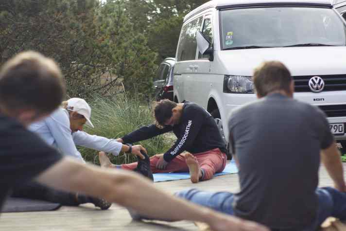 Geschmeidig bleiben trotz hartem, täglichem Loop-Training. Stretching-Einheiten gehörten während des Camps zur morgendlichen Routine.