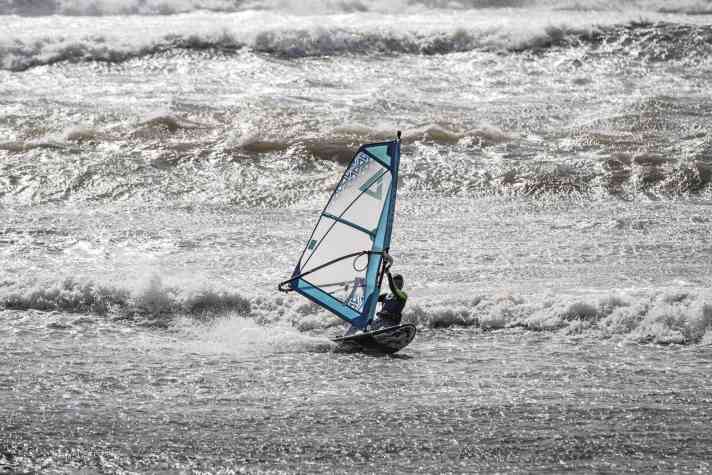 In der Windsurf-Community von Moulay lernen alle voneinander – surftechnisch, kulturell oder einfach beim Small Talk am Strand oder beim Tee.