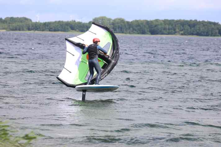 Jibe variants such as Race Jibe or Duck Jibe have less braking effect in light winds