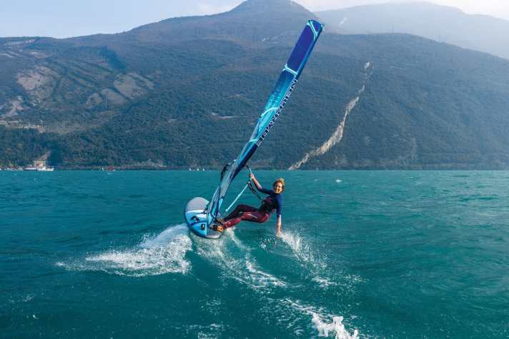 Loop position, fins & foils, sail twist, boom height, RDM masts ... We explain all of this in our beginner series