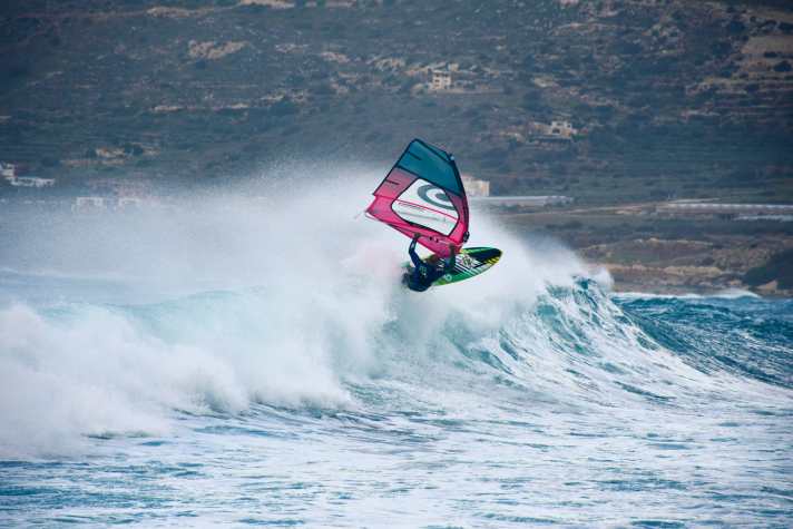 surf/mikhalis-farsaris_9d0085e596593d00bd06df9e9a450f1b