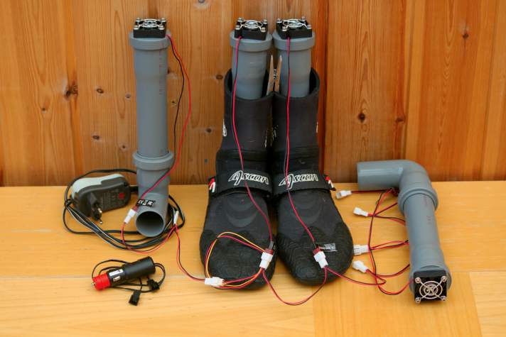 Ein paar Rohre und  PC-Lüfter - fertig ist die Trocknungsanlage für Surfschuhe