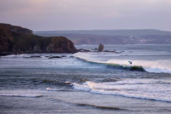 With a telephoto zoom you can also capture an equally attractive "wider" perspective than with a fixed focal length.