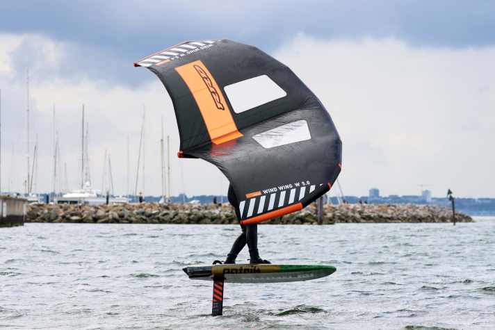Laboe Hafen – bei Südwest einer der Topspots zum Wingsurfen in der Kieler Bucht