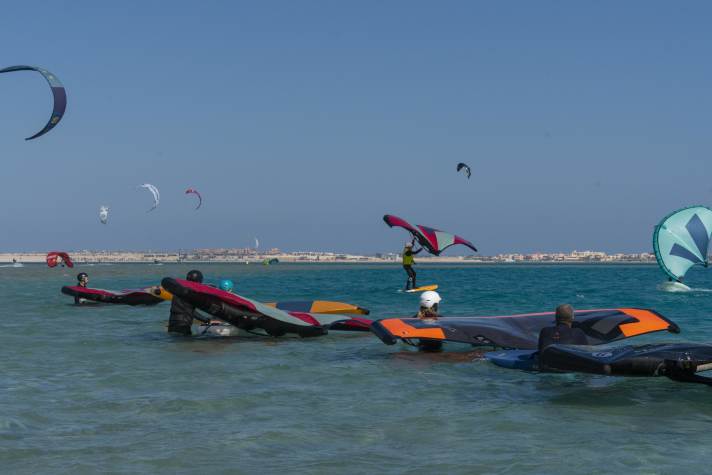 Moderate wind and shallow water - this is the ideal learning spot.