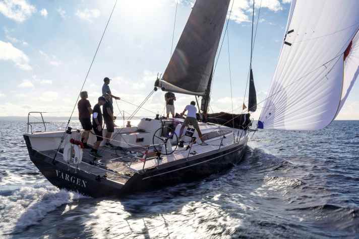 ClubSwan 43: Rumpflänge 13,19 m; Breite 4,25 m; Gewicht 7,5 t; ab 1.011.500 Euro.