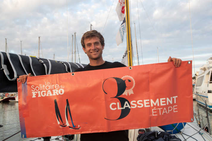 Smiling about third place on stage two: top favourite Tom Laperche is in second place in the Figaro intermediate classification after two of three stages. Can he still take the win in the final sprint, or will Guillaume Pirouelle keep him at bay?