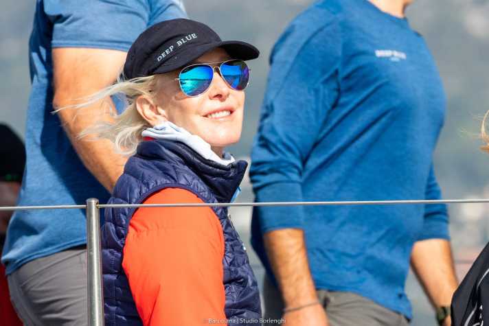 Die US-Amerikanerin Wendy Schmidt, Eignerin und Steuerfrau der „Deep Blue“

