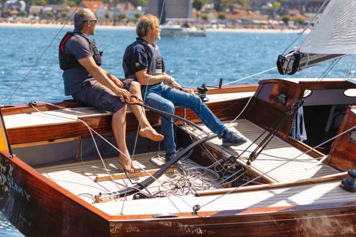 Rare : pont plat avec traveller encastré, un cockpit sans bancs