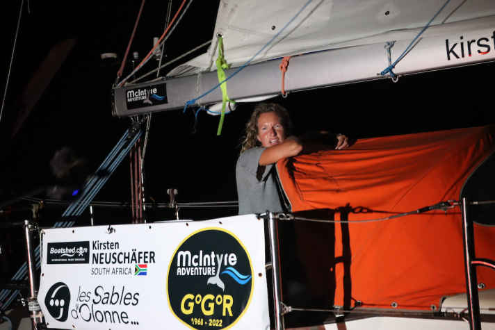 Nächtlicher Zwischenstopp vor Lanzarote: Kirsten Neuschäfer braucht den Medienrummel nicht, doch er gehört zum Golden Globe dazu