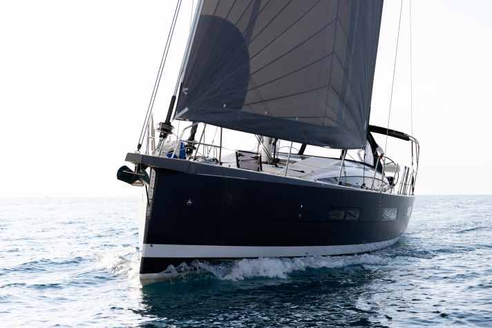 Jeanneau Yachts 60 downwind in light winds